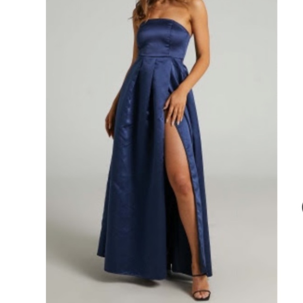 Beautiful maxi dress. Navy blue. New with tags ✨